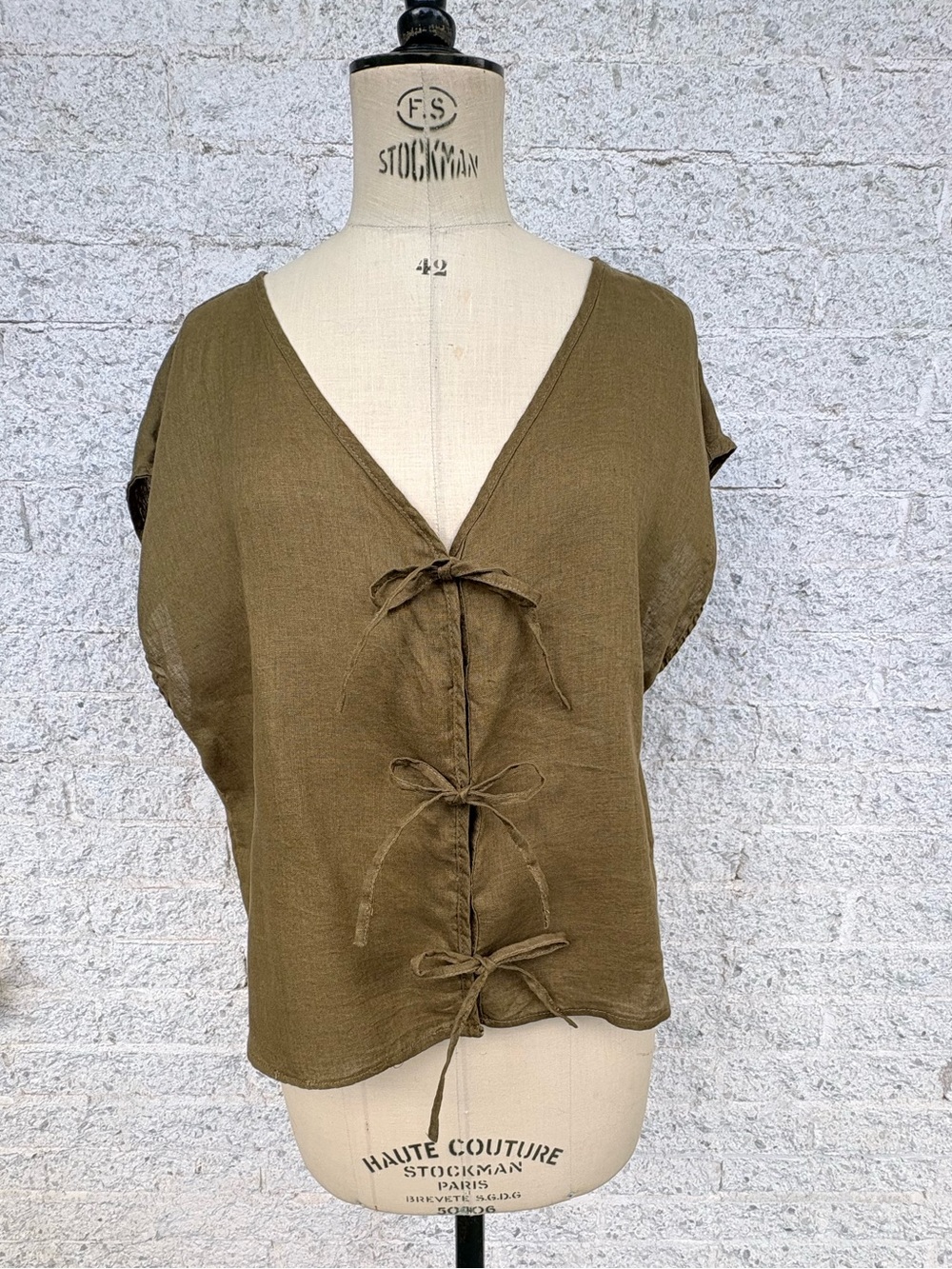 Cynthia Rowley NWOT Tie-Front Blouse - 100% Linen